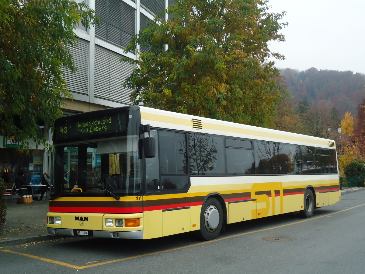 (136'723) - STI Thun - Nr. 11/BE 26'748 - MAN (ex TSG Blumenstein Nr. 2) am 11. November 2011 bei der Schifflndte Thun