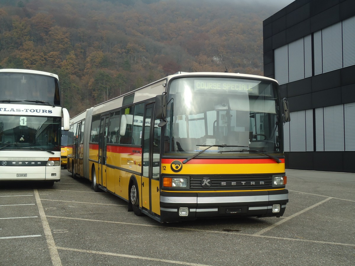 (137'032) - PostAuto Wallis - Nr. 12 - Setra (ex P 27'802) am 26. November 2011 in Biel, Rattinbus