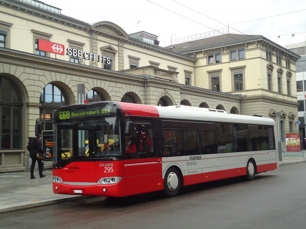 (137'201) - SW Winterthur - Nr. 295/ZH 730'295 - Solaris am 14. Dezember 2011 beim Hauptbahnhof Winterthur