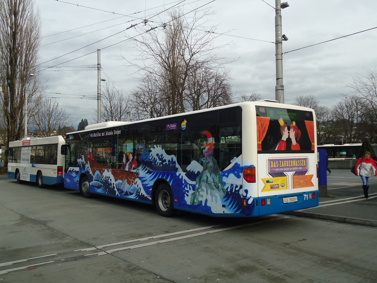 (137'354) - VBL Luzern - Nr. 71/LU 15'016 - Mercedes am 2. Januar 2012 beim Bahnhof Luzern