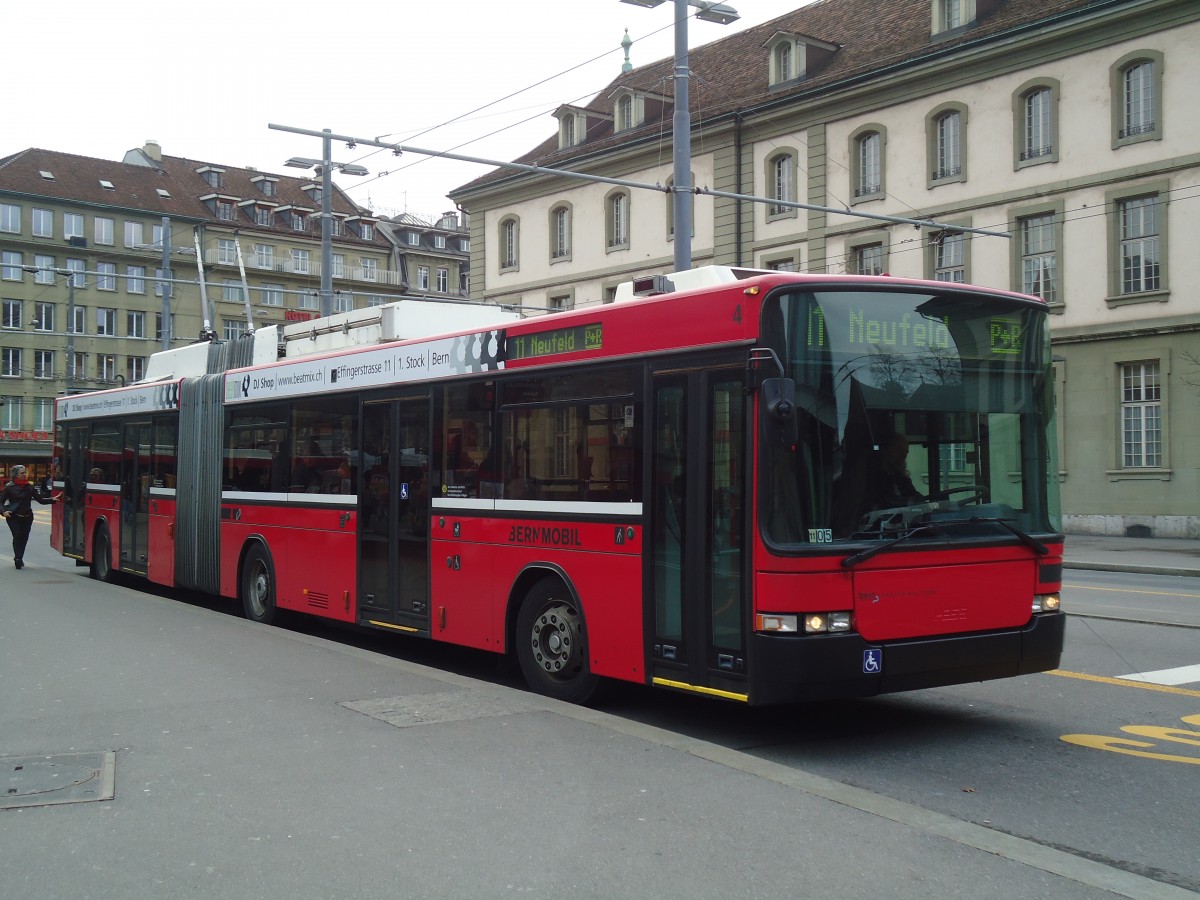 (137'580) - Bernmobil, Bern - Nr. 4 - NAW/Hess Gelenktrolleybus am 9. Januar 2012 beim Bahnhof Bern