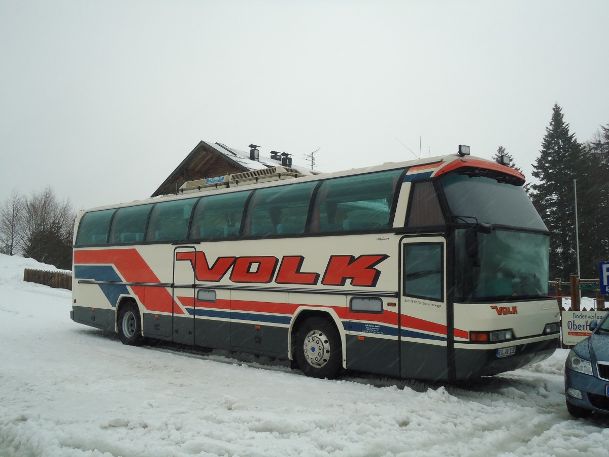 (137'619) - Aus Deutschland: Volk, Isny - RV-AV 130 - Neoplan am 22. Januar 2012 in Egg, Schetteregg