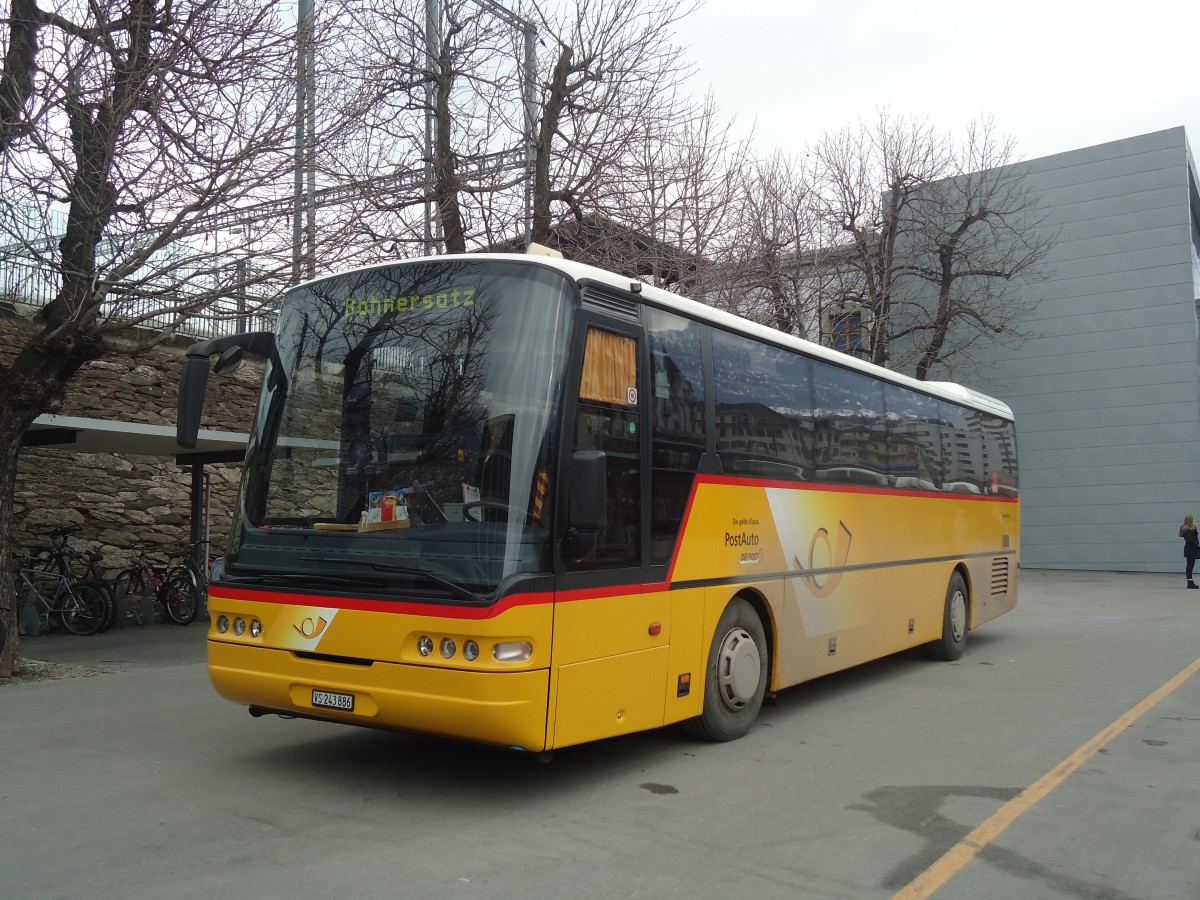 (137'797) - PostAuto Wallis - VS 243'886 - Neoplan (ex P 25'152) am 19. Februar 2012 beim Bahnhof Brig