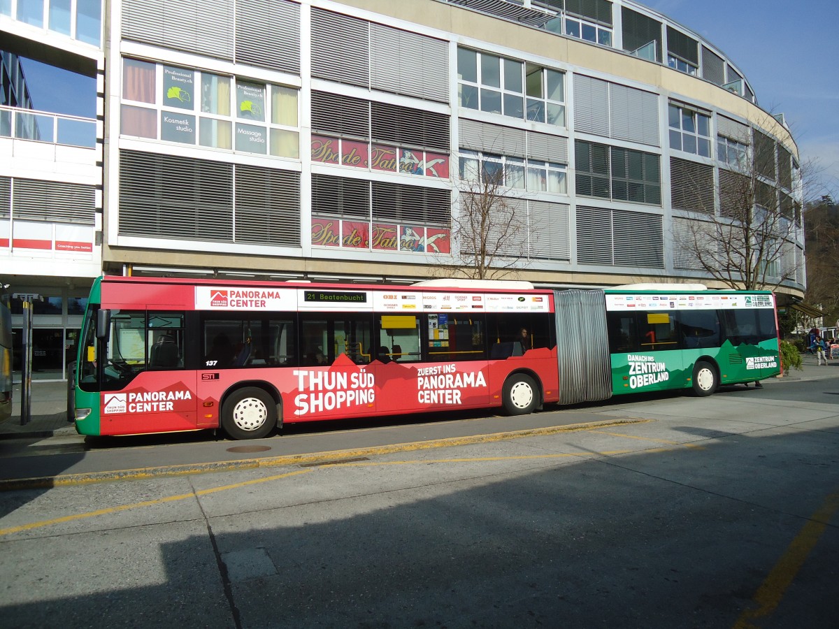 (138'411) - STI Thun - Nr. 137/BE 801'137 - Mercedes am 1. April 2012 beim Bahnhof Thun