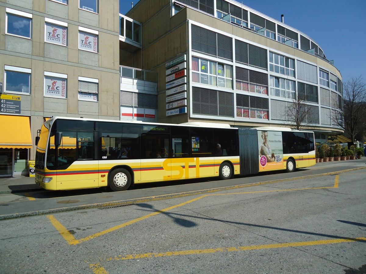 (138'413) - STI Thun - Nr. 135/BE 801'135 - Mercedes am 2. April 2012 beim Bahnhof Thun