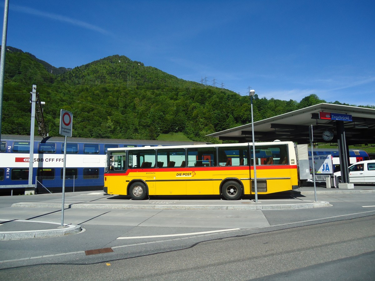 (138'961) - PostAuto Graubnden (Rtrobus) - NAW/Hess (ex P 24'428) am 17. Mai 2012 beim Bahnhof Ziegelbrcke