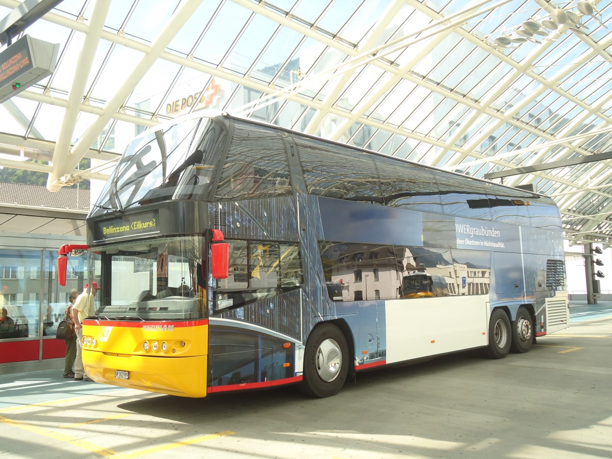 (139'003) - PostAuto Graubnden - GR 162'999 - Neoplan am 20. Mai 2012 in Chur, Postautostation