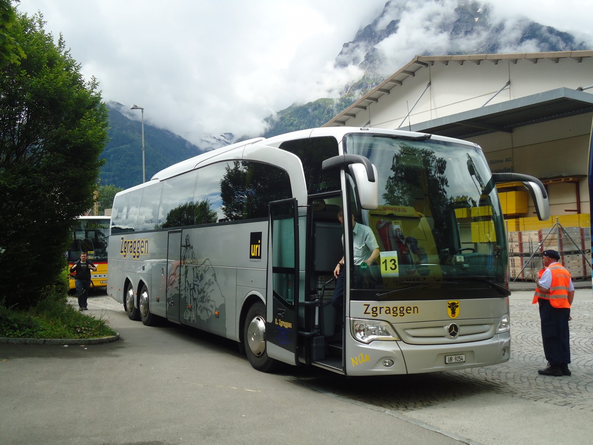 (139'425) - Zgraggen, Schattdorf - UR 9254 - Mercedes am 11. Juni 2012 beim Bahnhof Flelen