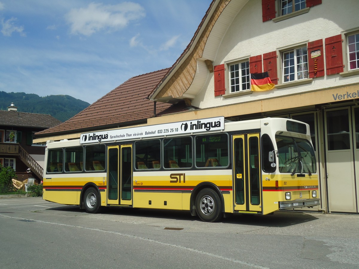 (140'021) - STI Thun - Nr. 52/BE 396'552 - Saurer/R&J am 24. Juni 2012 in Blumenstein, Garage