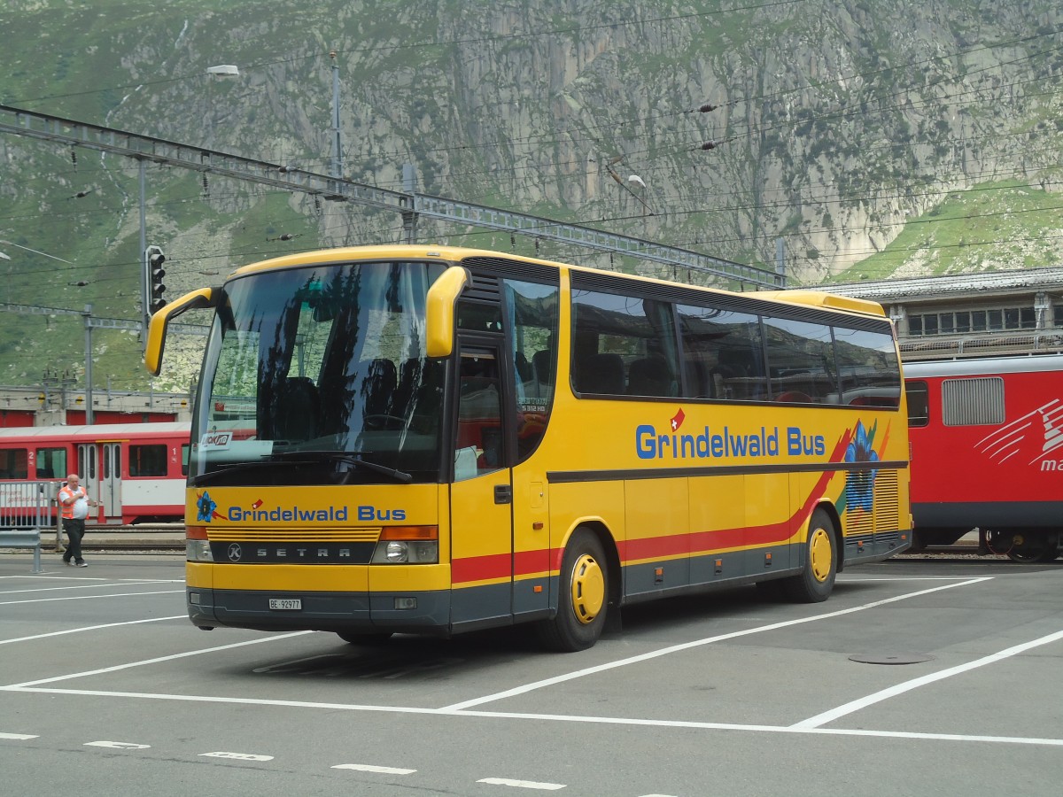 (140'247) - AVG Grindelwald - Nr. 22/BE 92'977 - Setra (ex Porsche, D-Biederitz) am 1. Juli 2012 beim Bahnhof Andermatt