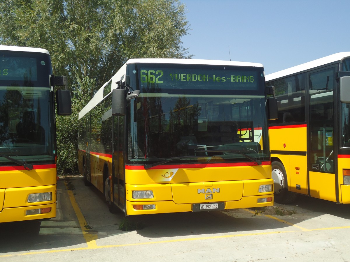 (141'342) - CarPostal Ouest - VD 392'846 - MAN am 19. August 2012 in Yverdon, Garage