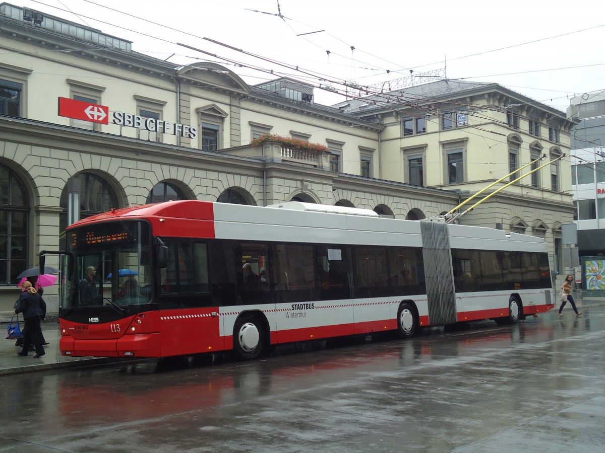 (141'514) - SW Winterthur - Nr. 113 - Hess/Hess Gelenktrolleybus am 12. September 2012 beim Hauptbahnhof Winterthur