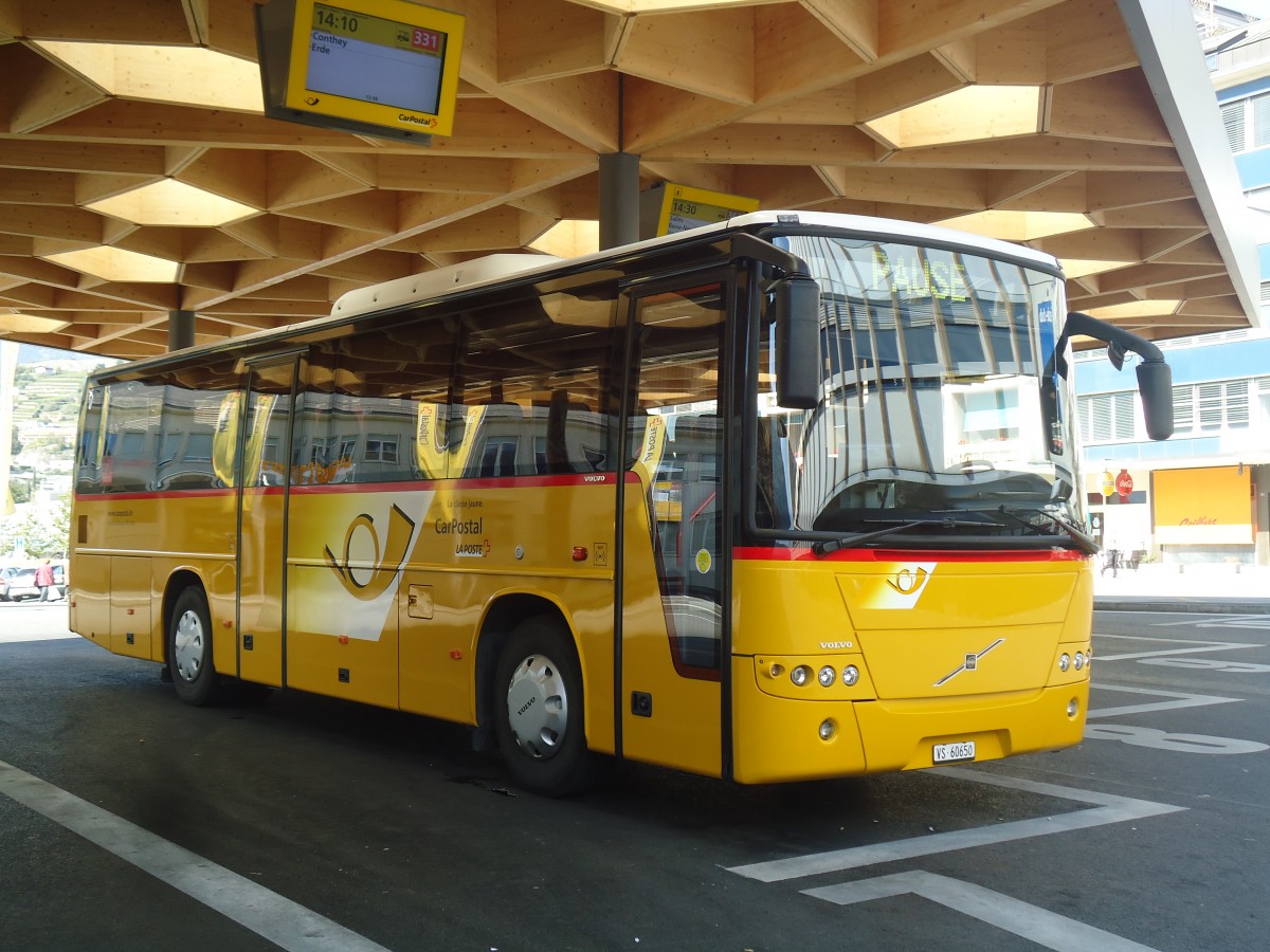 (141'829) - Evquoz, Erde - VS 60'650 - Volvo am 23. September 2012 beim Bahnhof Sion