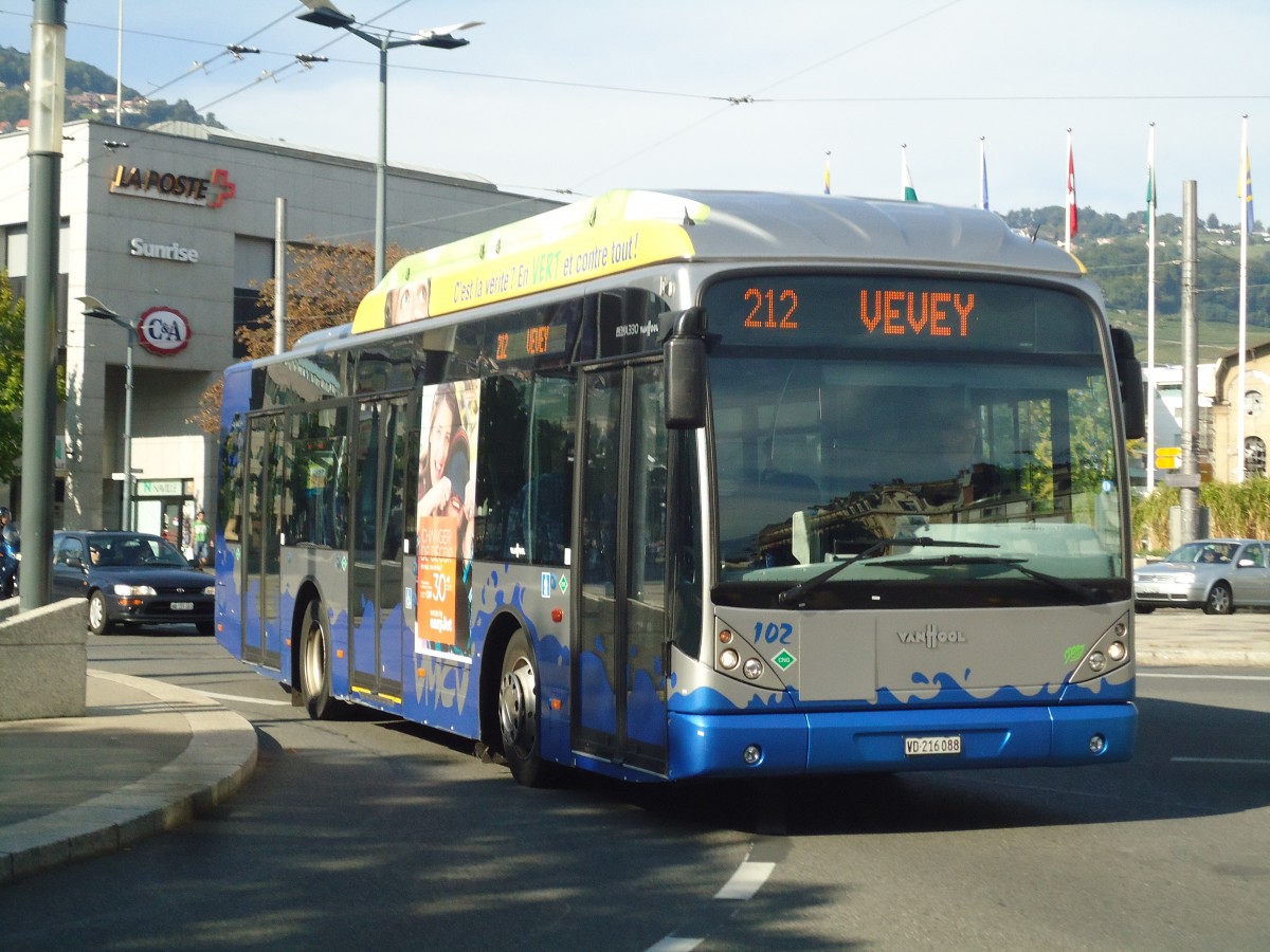 (141'856) - VMCV Clarens - Nr. 102/VD 216'088 - Van Hool am 23. September 2012 beim Bahnhof Vevey