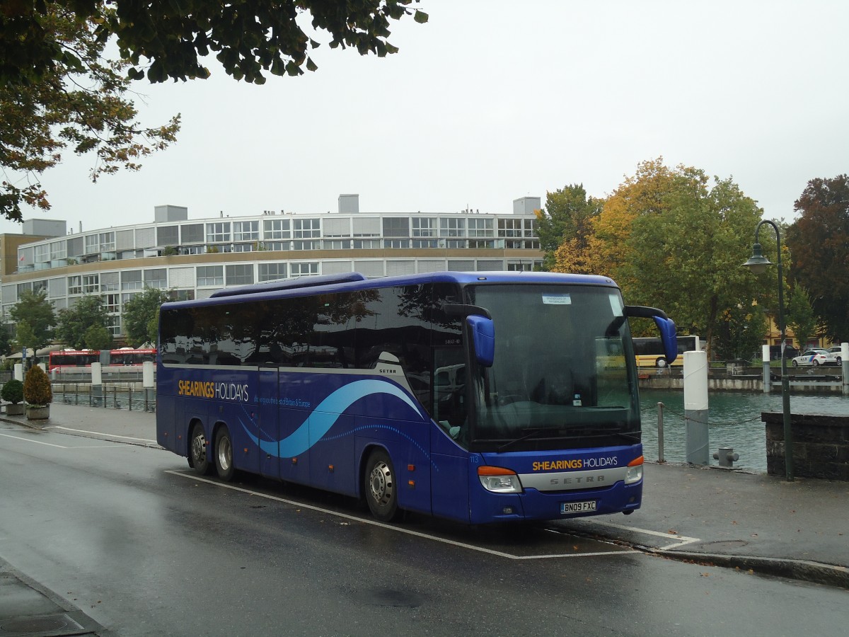 (141'903) - Aus England: Shearings, Wigan - Nr. 113/BN09 FXC - Setra am 9. Oktober 2012 bei der Schifflndte Thun