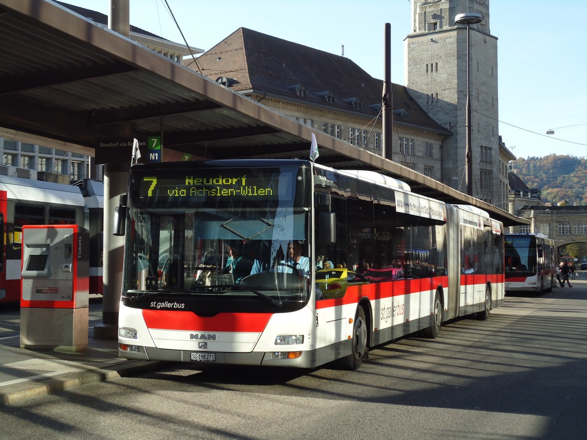 (141'948) - St. Gallerbus, St. Gallen - Nr. 271/SG 198'271 - MAN am 20. Oktober 2012 beim Bahnhof St. Gallen