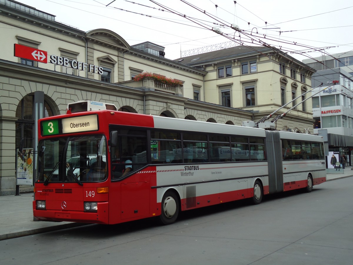 (142'101) - SW Winterthur - Nr. 149 - Mercedes Gelenktrolleybus am 24. Oktober 2012 beim Hauptbahnhof Winterthur