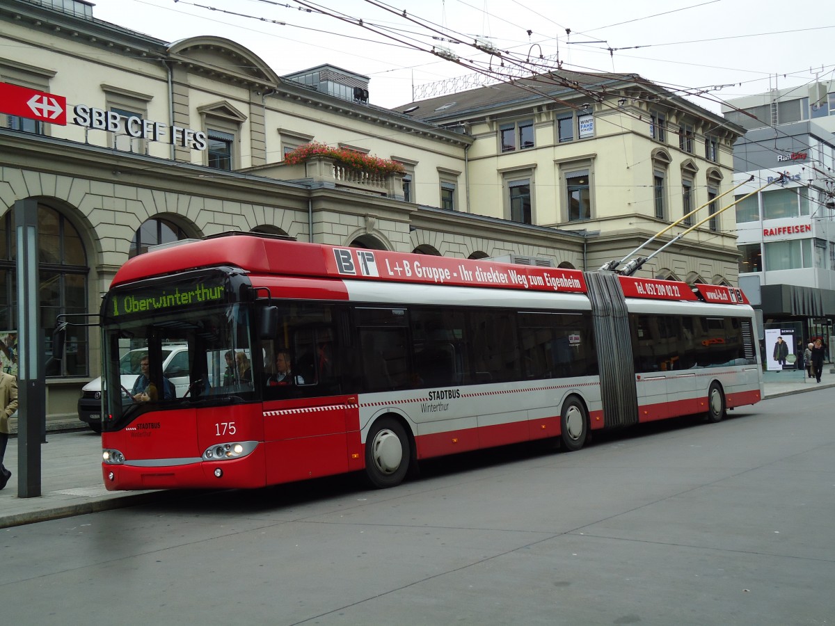 (142'111) - SW Winterthur - Nr. 175 - Solaris Gelenktrolleybus am 24. Oktober 2012 beim Hauptbahnhof Winterthur