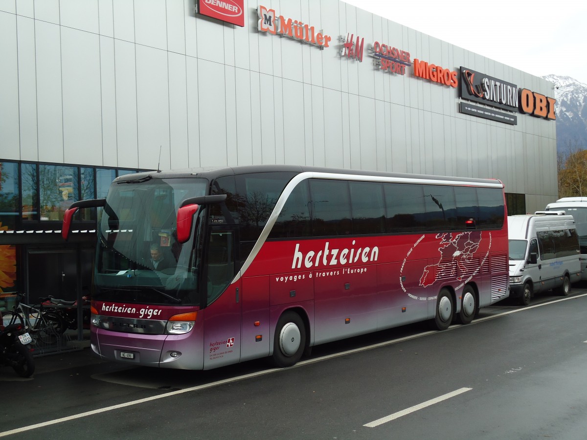 (142'173) - Giger, La Chaux-de-Fonds - NE 496 - Setra am 4. November 2012 in Thun, Arena Thun