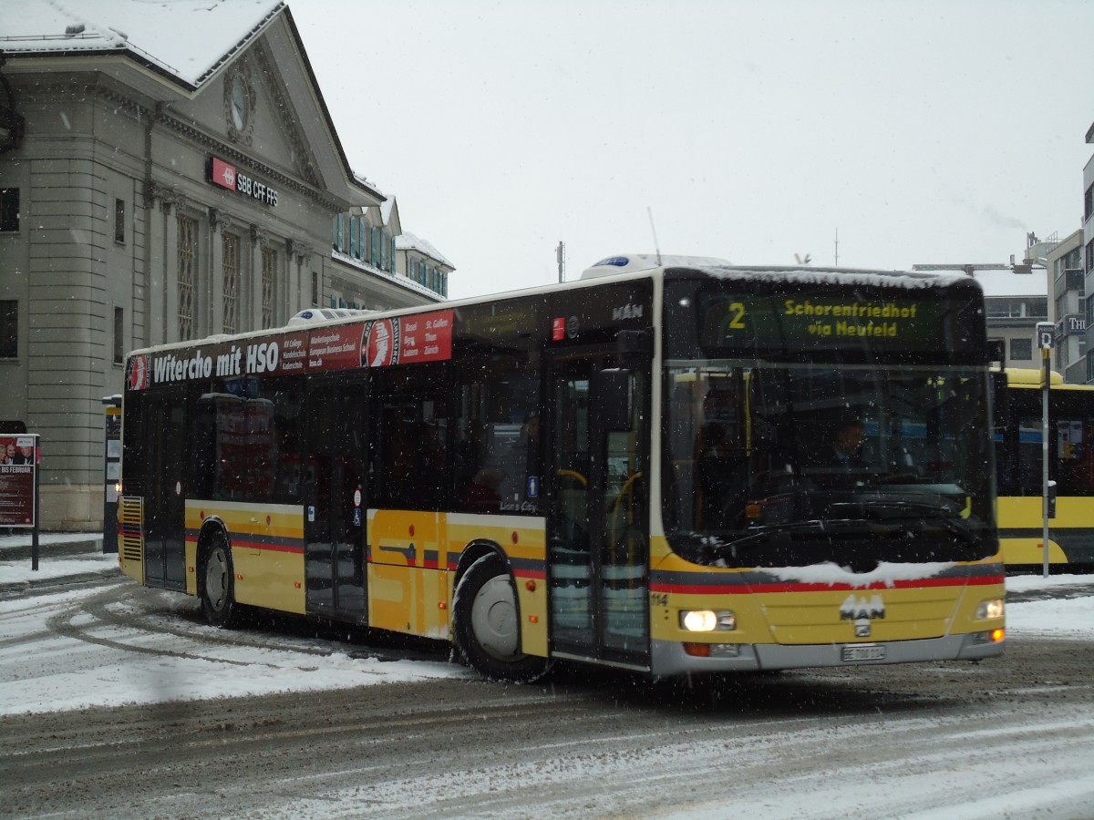 (142'299) - STI Thun - Nr. 114/BE 700'114 - MAN am 2. Dezember 2012 beim Bahnhof Thun