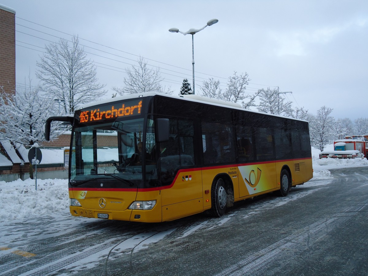 (142'326) - Lengacher, Wichtrach - Nr. 7/BE 619'491 - Mercedes am 8. Dezember 2012 beim Bahnhof Mnsingen (prov. Haltestelle)