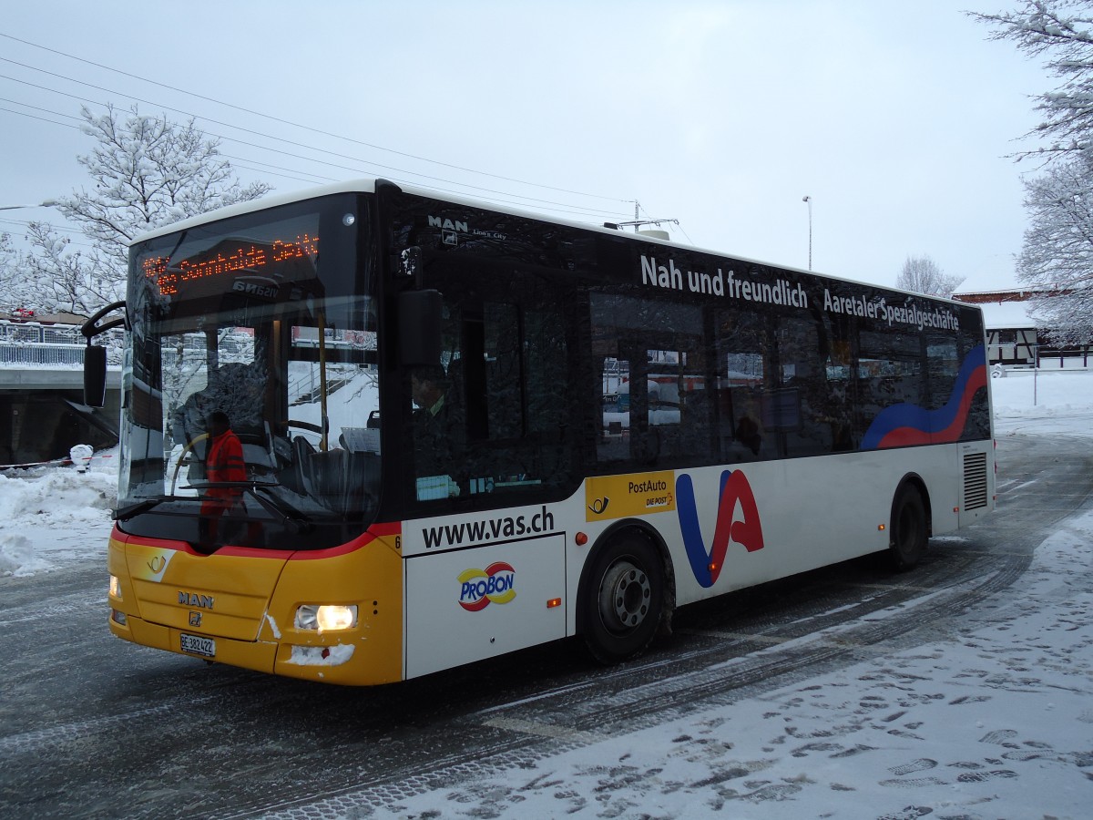 (142'330) - Lengacher, Mnsingen - Nr. 6/BE 382'422 - MAN/Gppel am 8. Dezember 2012 beim Bahnhof Mnsingen (prov. Haltestelle)