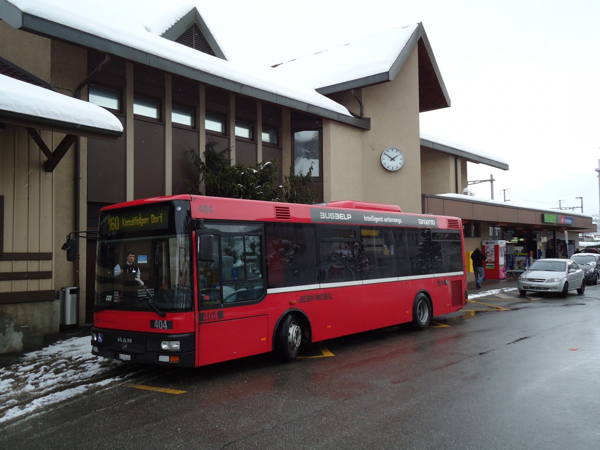 (142'455) - Bernmobil, Bern - Nr. 404/BE 612'404 - MAN/Gppel am 10. Dezember 2012 beim Bahnhof Konolfingen