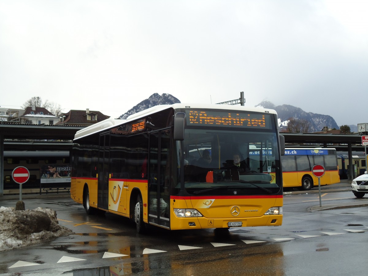 (142'534) - PostAuto Bern - BE 637'781 - Mercedes am 16. Dezember 2012 beim Bahnhof Spiez