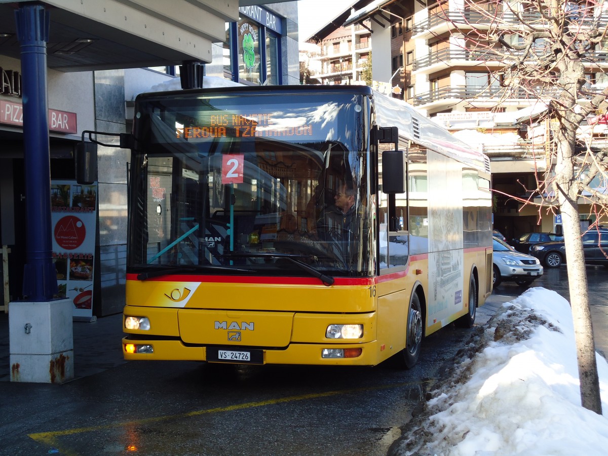 (142'668) - Lathion, Sion - Nr. 16/VS 24'726 - MAN/Gppel (ex Globe-Limo, Genve Nr. 904) am 26. Dezember 2012 in Haute-Nendaz, Post