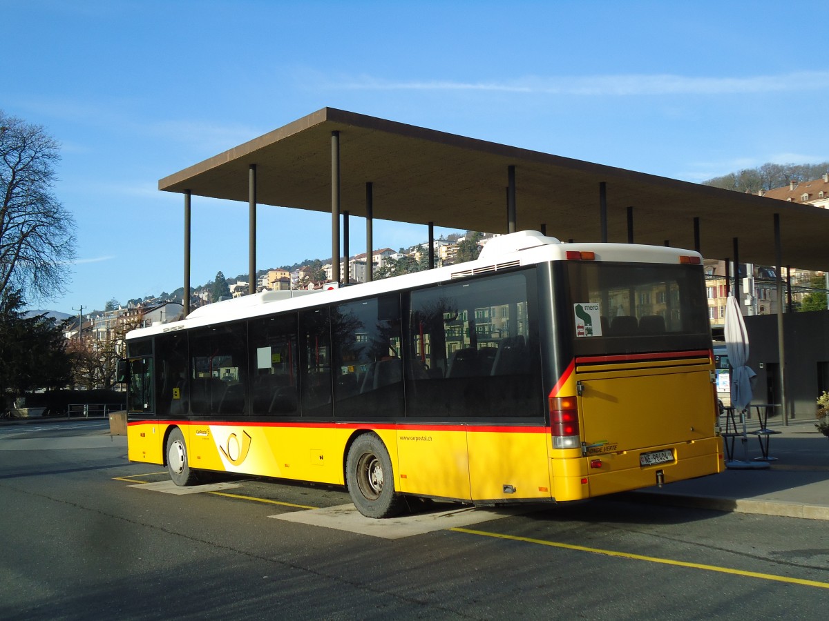 (142'751) - CarPostal Ouest - NE 98'404 - Setra am 29. Dezember 2012 beim Bahnhof Neuchtel