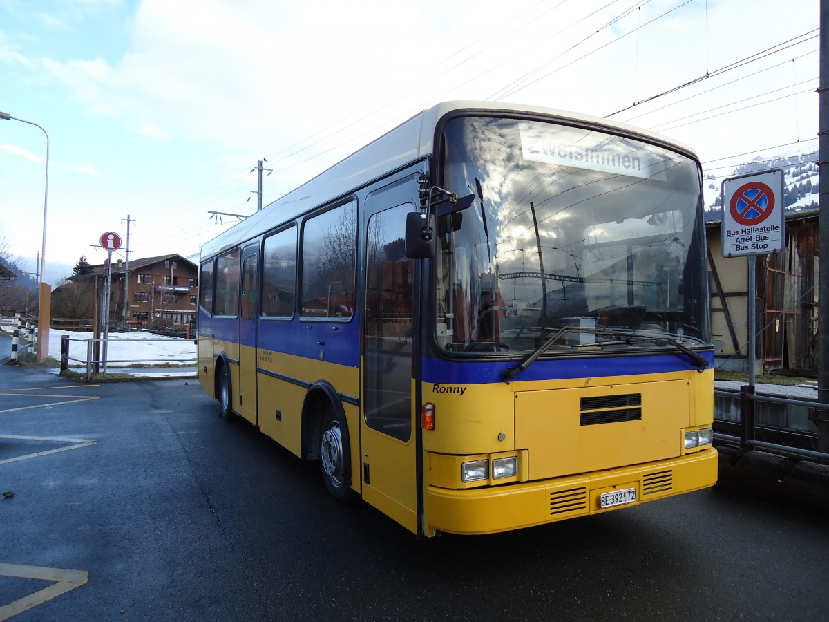 (142'904) - Ueltschi, Zweisimmen - BE 392'572 MAN/Lauber (ex Thepra, Stans Nr. 22; ex TSB Seelisberg) am 2. Januar 2013 beim Bahnhof Zweisimmen