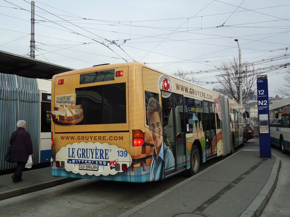 (142'964) - VBL Luzern - Nr. 139/LU 199'439 - Mercedes am 5. Januar 2013 beim Bahnhof Luzern