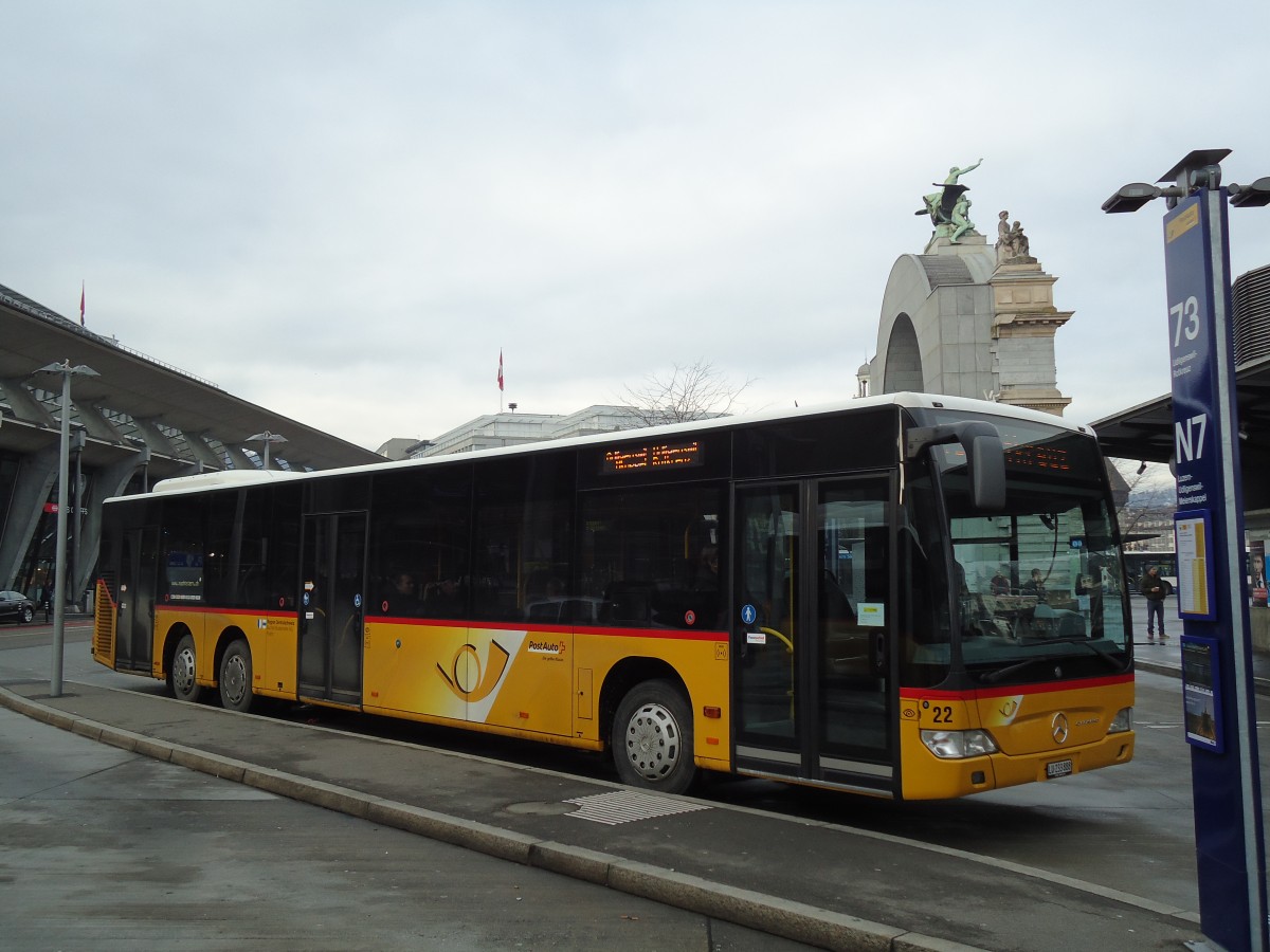 (142'970) - Bucheli, Kriens - Nr. 22/LU 233'888 - Mercedes am 5. Januar 2013 beim Bahnhof Luzern