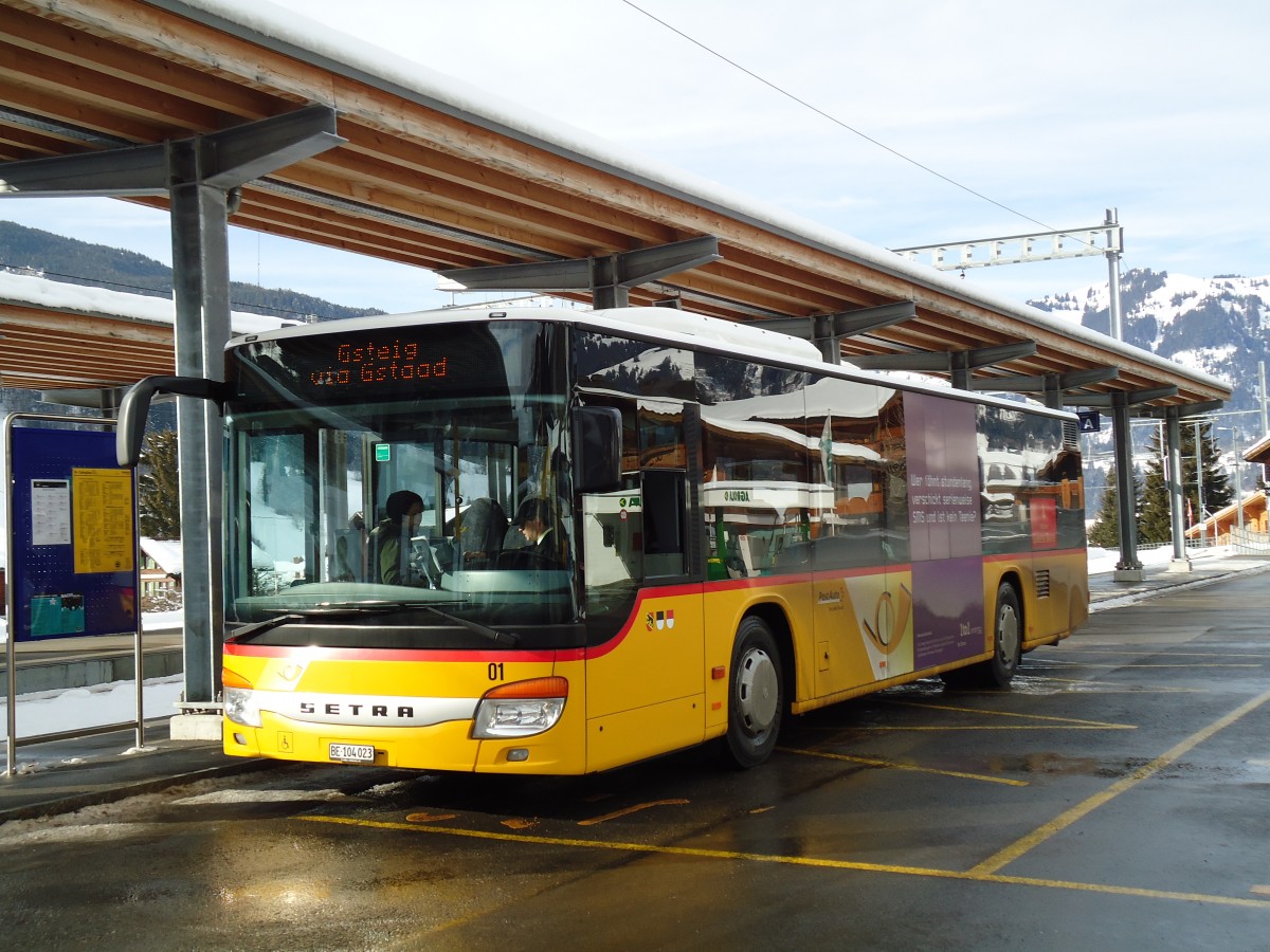 (143'059) - Kbli, Gstaad - Nr. 1/BE 104'023 - Setra am 20. Januar 2013 beim Bahnhof Gstaad