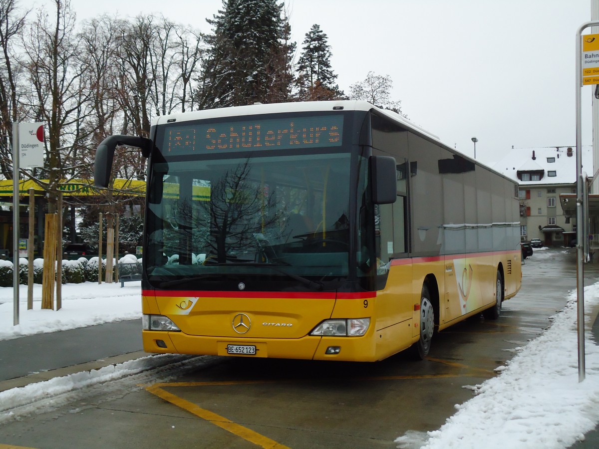 (143'088) - Klopfstein, Laupen - Nr. 9/BE 652'123 - Mercedes am 21. Januar 2013 beim Bahnhof Ddingen