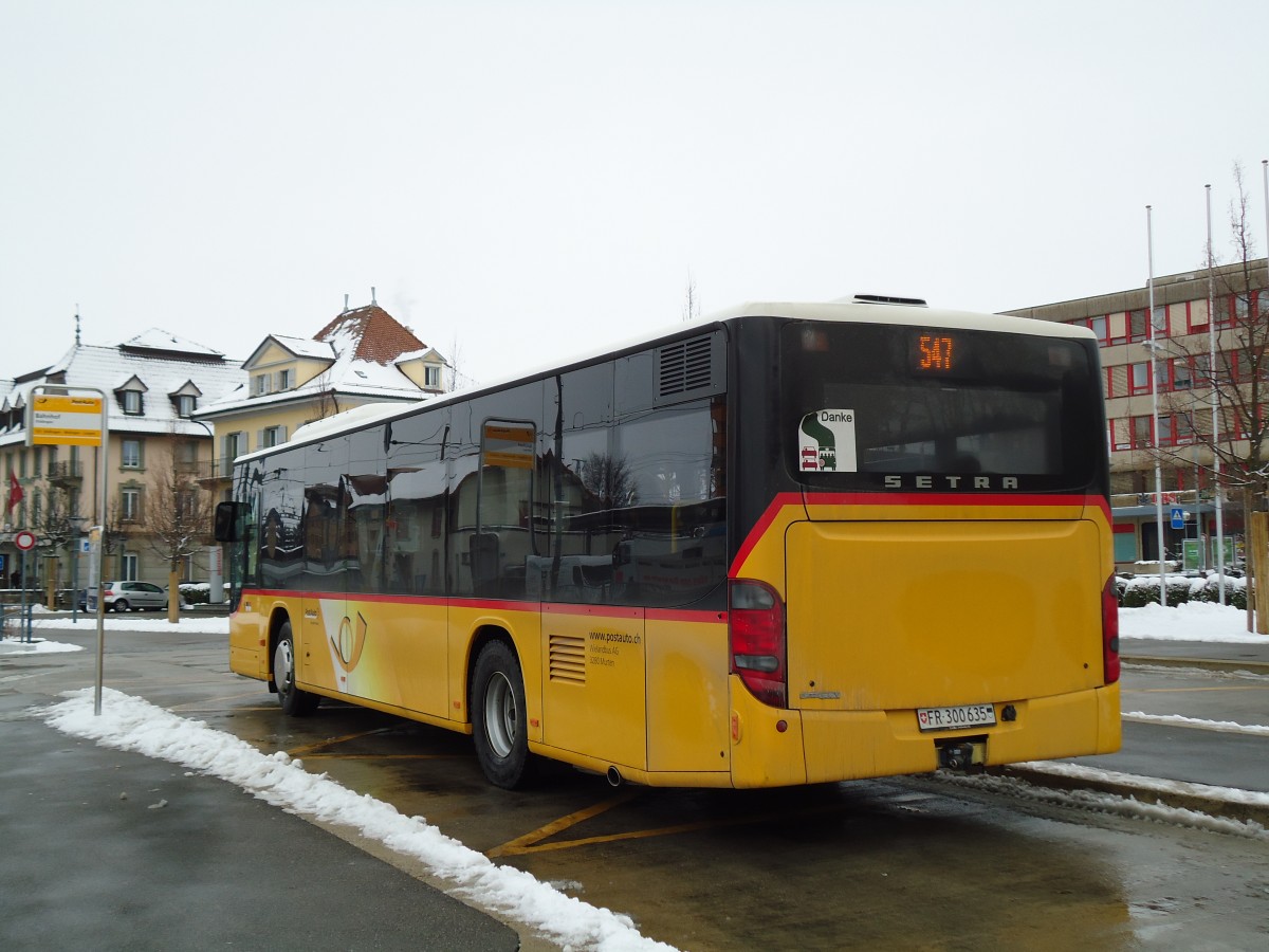 (143'111) - Wieland, Murten - Nr. 52/FR 300'635 - Setra am 21. Januar 2013 beim Bahnhof Ddingen