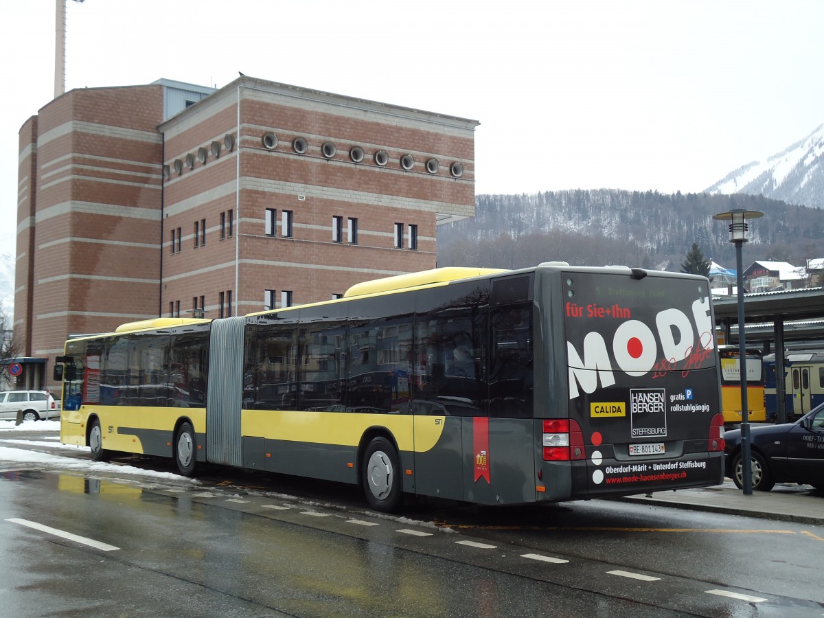 (143'170) - STI Thun - Nr. 143/BE 801'143 - MAN am 4. Februar 2013 beim Bahnhof Spiez