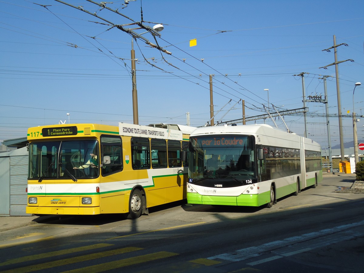 (143'303) - transN, La Chaux-de-Fonds - Nr. 117 - NAW/Hess Gelenktrolleybus (ex TN Neuchtel Nr. 117) + Nr. 134 - Hess/Hess Gelenktrolleybus (ex TN Neuchtel Nr. 134) am 19. Februar 2013 beim Bahnhof Marin 