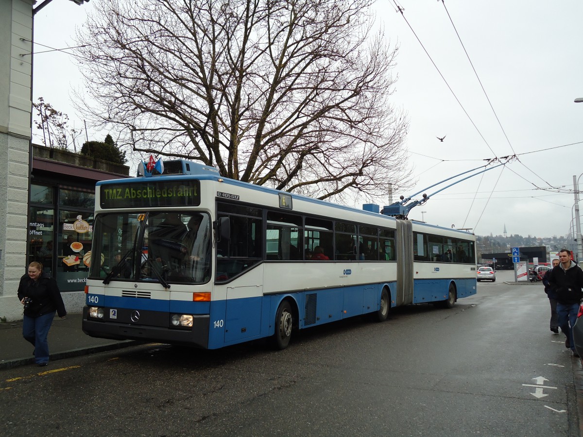 (143'737) - VBZ Zrich - Nr. 140 - Mercedes Gelenktrolleybus am 21. April 2014 beim Bahnhof Zrich-Tiefenbrunnen