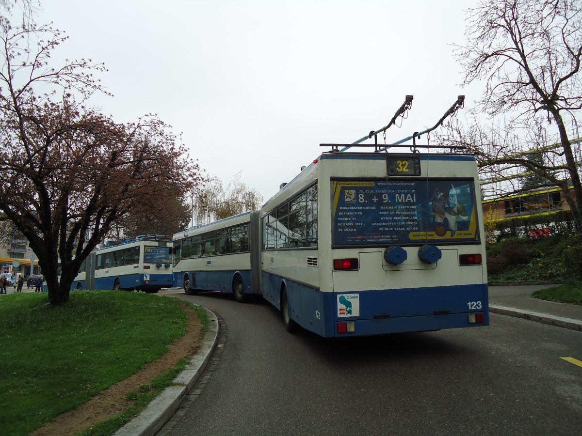 (143'785) - VBZ Zrich - Nr. 123 - Mercedes Gelenktrolleybus am 21. April 2013 in Zrich, Hungerbergstrasse