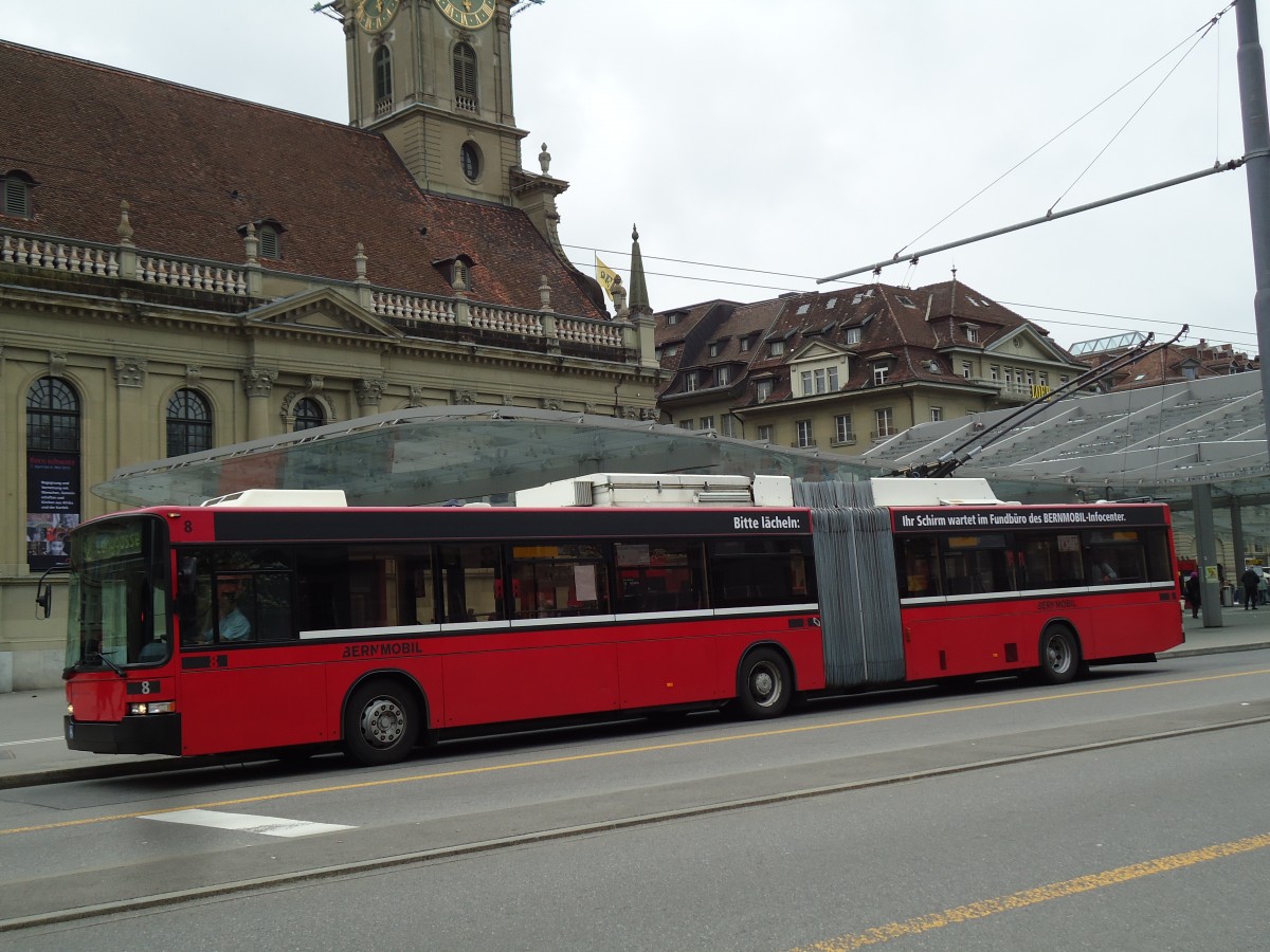 (143'819) - Bernmobil, Bern - Nr. 8 - NAW/Hess Gelenktrolleybus am 21. April 2013 beim Bahnhof Bern