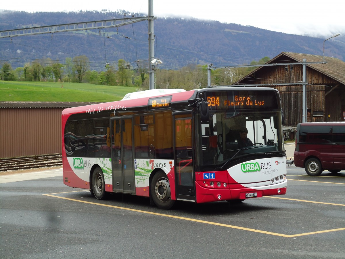 (143'847) - TRAVYS Yverdon - VD 240'802 - Solaris am 27. April 2013 beim Bahnhof Orbe