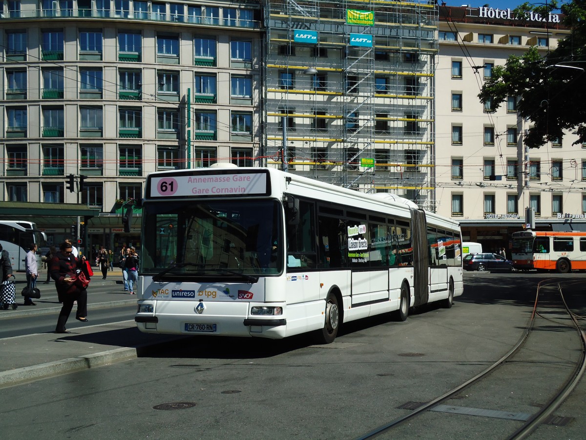 (144'695) - Aus Frankreich: TAC Annemasse - Nr. 713/CR 760 RN - Renault am 27. Mai 2013 beim Bahnhof Genve