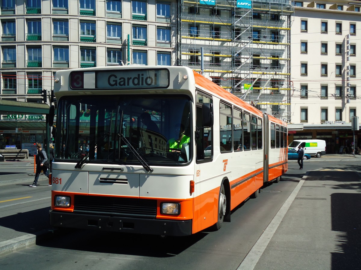 (144'698) - TPG Genve - Nr. 681 - NAW/Hess Gelenktrolleybus am 27. Mai 2013 beim Bahnhof Genve