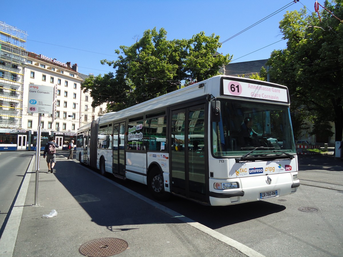 (144'699) - Aus Frankreich: TAC Annemasse - Nr. 713/CR 760 RN - Renault am 27. Mai 2013 beim Bahnhof Genve