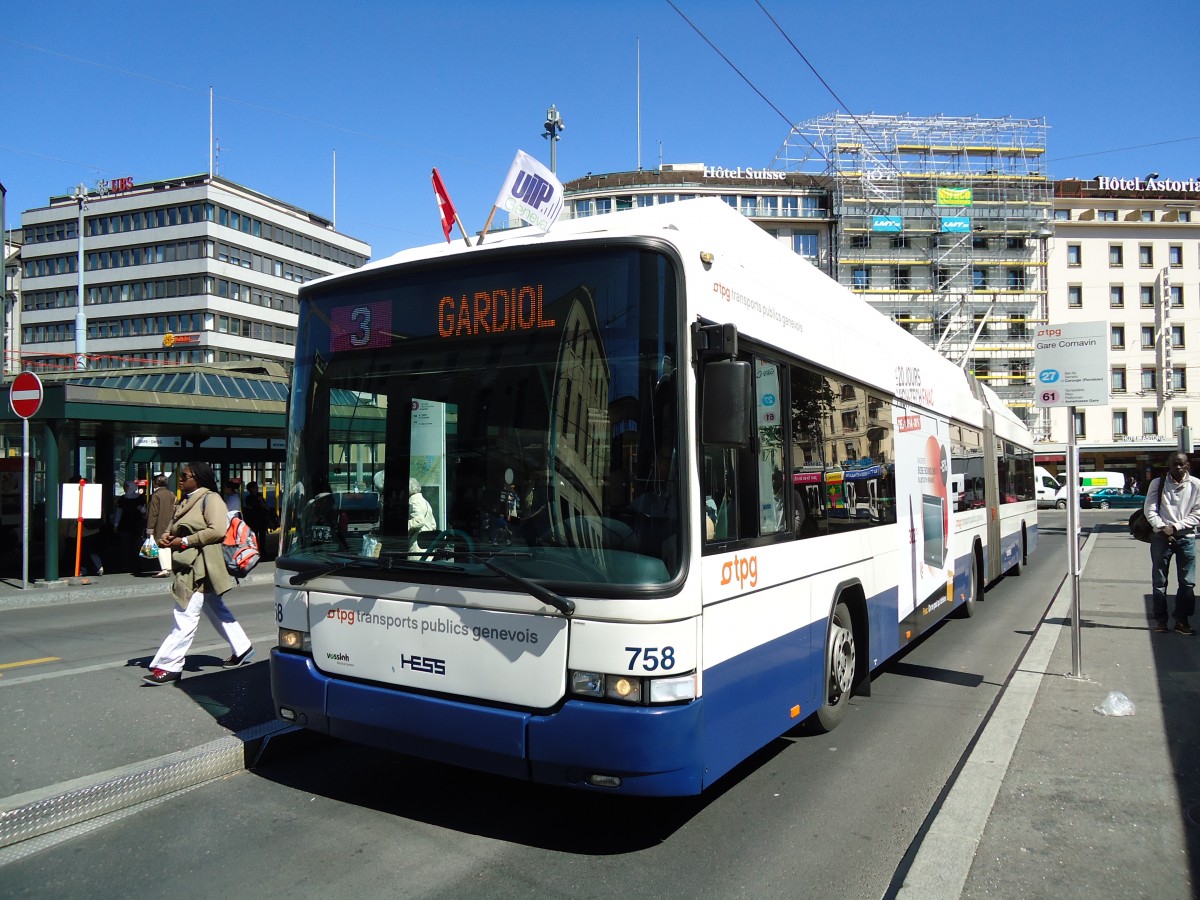 (144'707) - TPG Genve - Nr. 758 - Hess/Hess Gelenktrolleybus am 27. Mai 2013 beim Bahnhof Genve