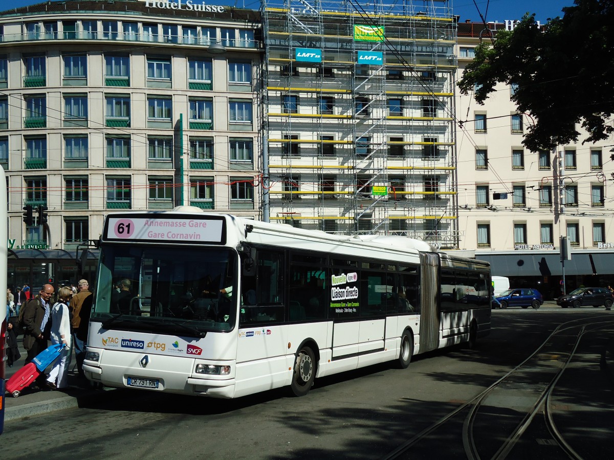 (144'743) - Aus Frankreich: TAC Annemasse - Nr. 718/CR 791 RN - Renault am 27. Mai 2013 beim Bahnhof Genve