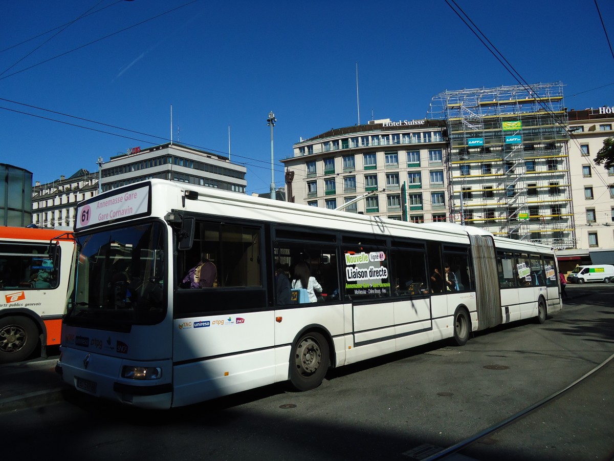 (144'753) - Aus Frankreich: TAC Annemasse - Nr. 715/8015 XR 80 - Renault am 27. Mai 2013 beim Bahnhof Genve