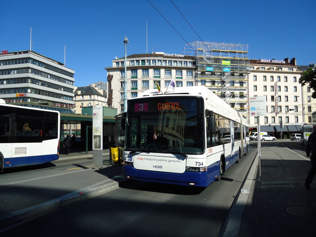 (144'756) - TPG Genve - Nr. 734 - Hess/Hess Gelenktrolleybus am 27. Mai 2013 beim Bahnhof Genve