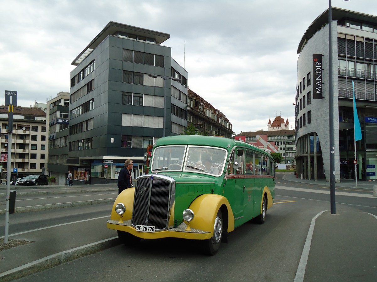 (144'854) - STI Thun - Nr. 15/BE 26'776 - Saurer/Gangloff (ex AvH Heimenschwand Nr. 5) am 9. Juni 2013 beim Bahnhof Thun